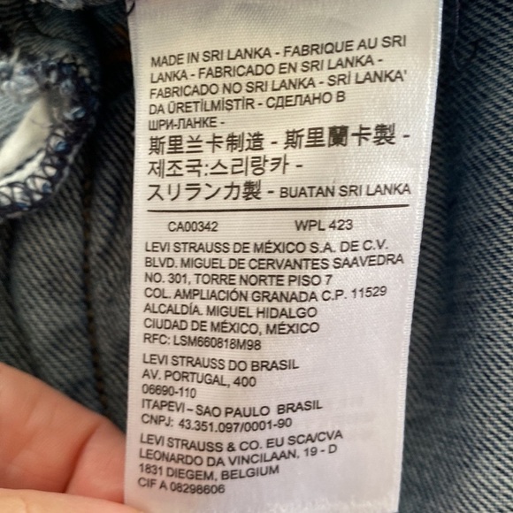 Levi's Ex-Boyfriend Hybrid Trucker Denim Jacket in Medium Wash, Size Small - Picture 11 of 14